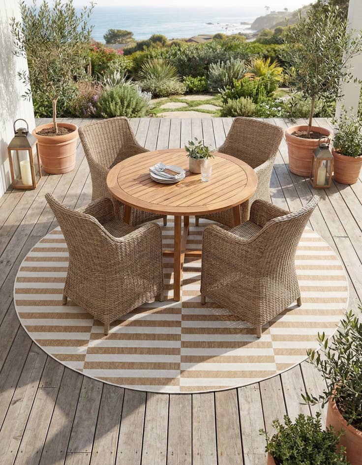 Detail image of 7' 10 x 7' 10 Easy-Clean Striped Indoor / Outdoor Round Rug
