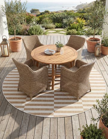 7' 10 x 7' 10 Easy-Clean Ribbon Indoor / Outdoor Round Rug