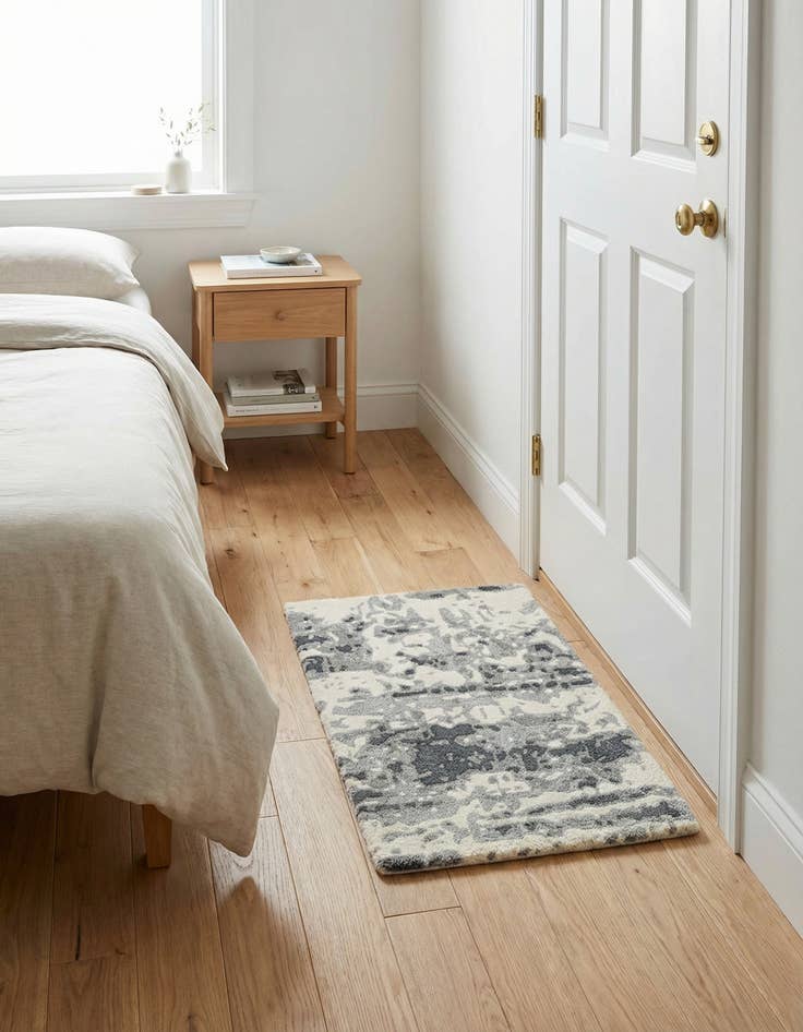 Detail image of 2' 1 x 3' 1 Hand Tufted Wool Rug