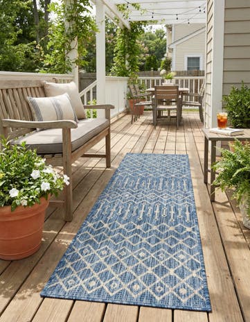 2' x 6' Easy-Clean Lattice Indoor / Outdoor Runner Rug