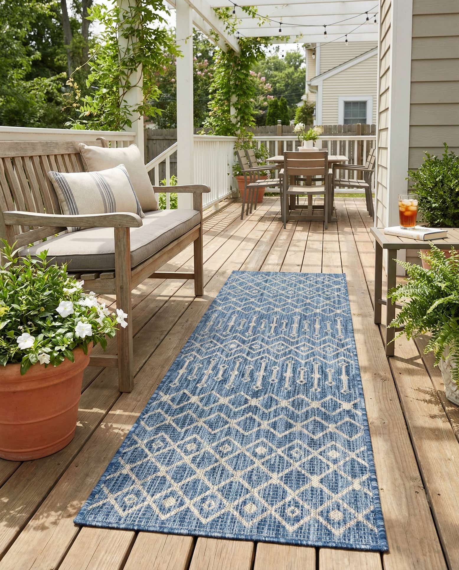 2' x 6' Easy-Clean Trellis Indoor / Outdoor Runner Rug