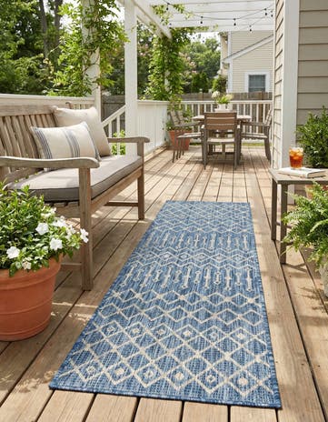 2' x 6' Easy-Clean Lattice Indoor / Outdoor Runner Rug