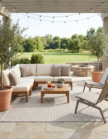 Gray Easy-Clean Lattice Indoor / Outdoor Rug