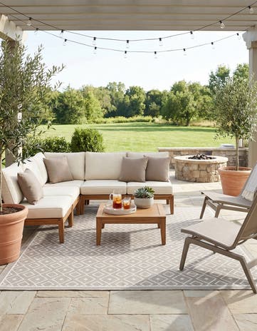 Gray Easy-Clean Lattice Indoor / Outdoor Rug