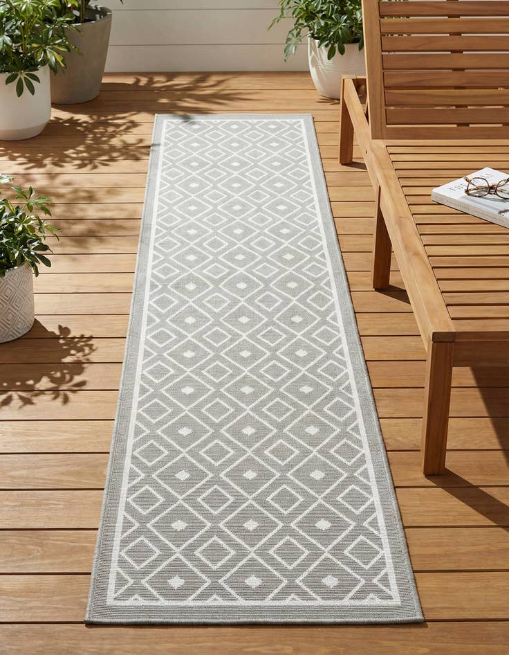 Detail image of 2' x 8' Washable Lattice Indoor / Outdoor Runner Rug
