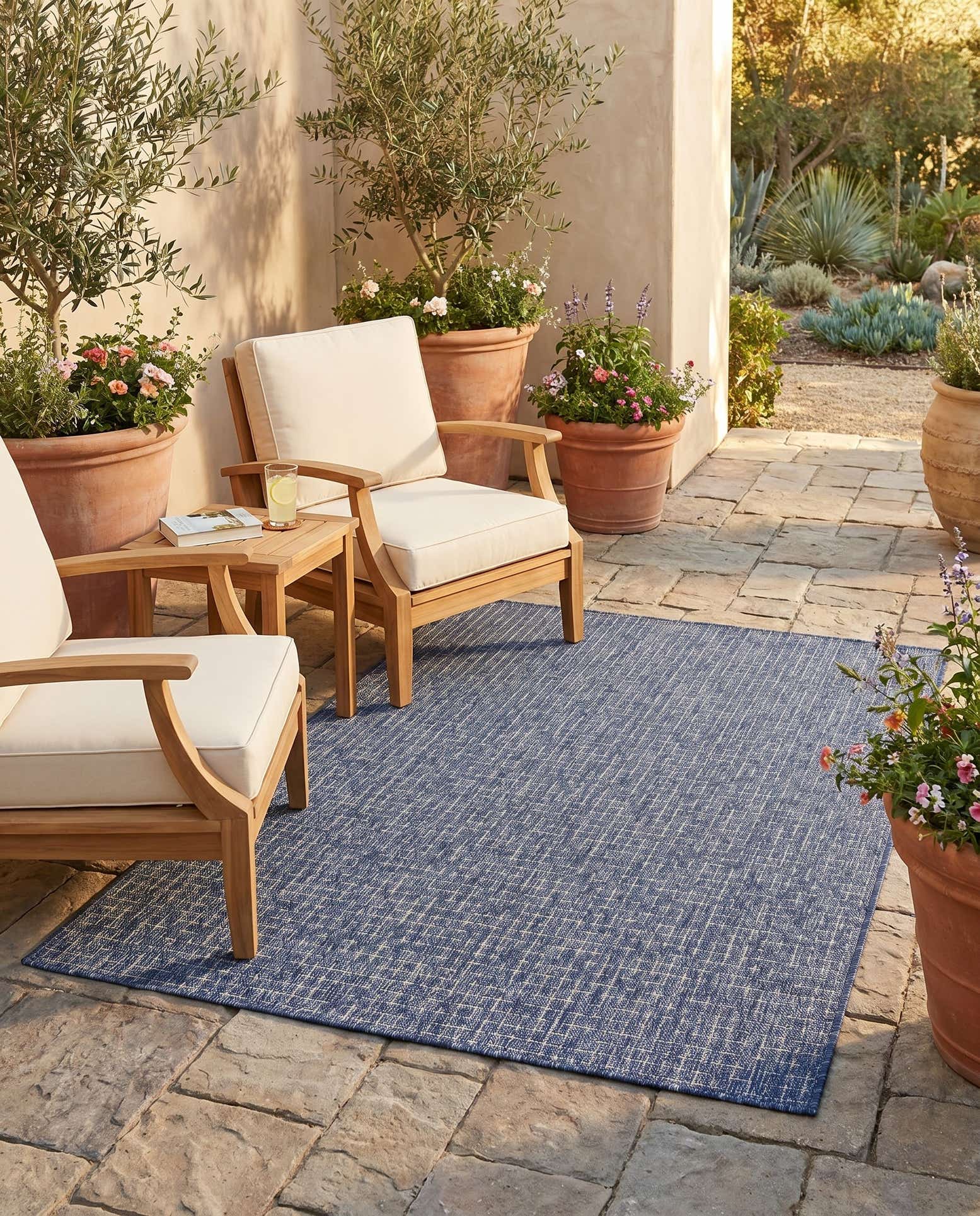 4' x 6' Easy-Clean Checkered Indoor / Outdoor Rug