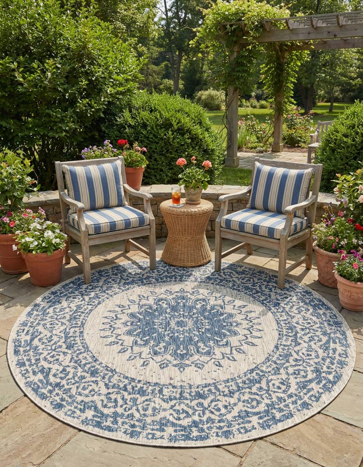Detail image of 10' x 10'  Washable Traditional Indoor / Outdoor Round Rug
