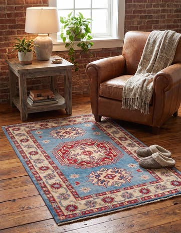 2' 7 x 4' 2 Hand Knotted Kazak Rug