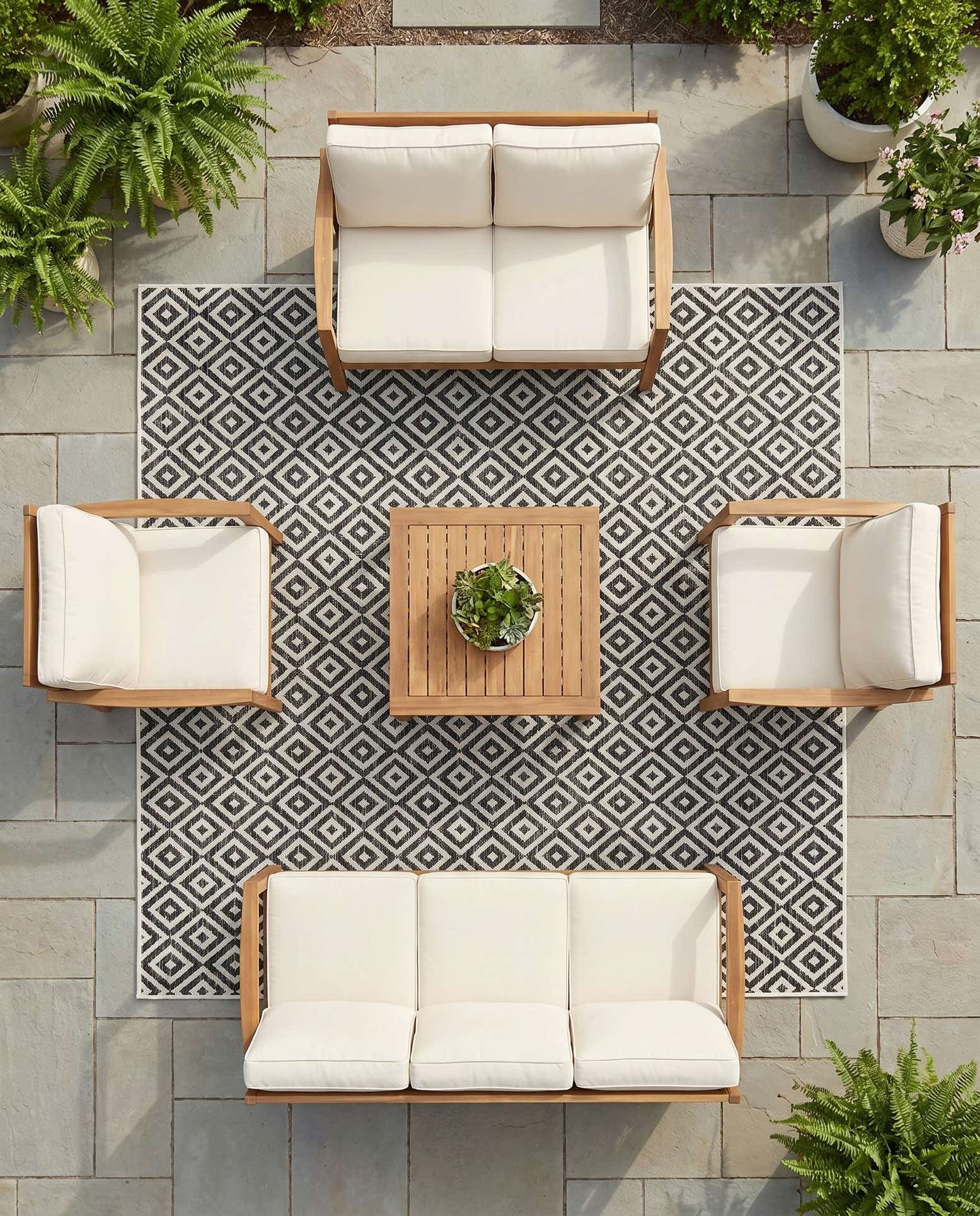 7' 10 x 7' 10 Easy-Clean Jill Zarin Costa Rica Indoor / Outdoor Square Rug
