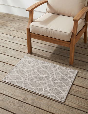 2' x 3' Easy-Clean Lattice Indoor / Outdoor Rug
