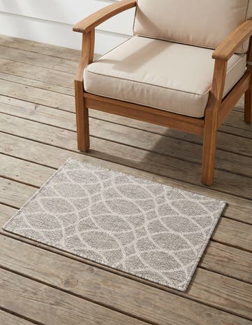 2' x 3' Easy-Clean Lattice Indoor / Outdoor Rug