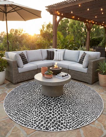 7' 10 x 7' 10 Easy-Clean Jill Zarin Cape Town Indoor / Outdoor Round Rug