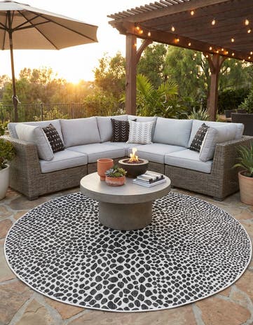 7' 10 x 7' 10 Easy-Clean Jill Zarin Cape Town Indoor / Outdoor Round Rug