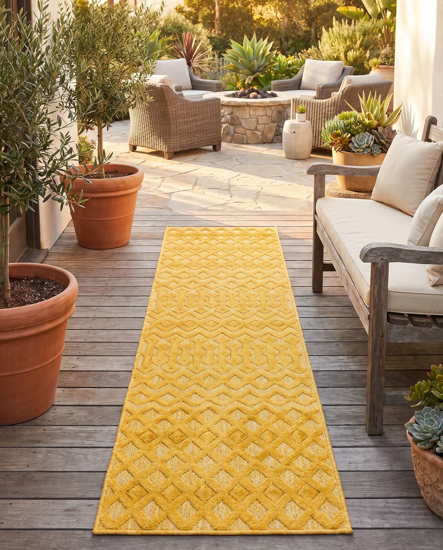 2' x 8' Easy-Clean Trellis Textured Indoor / Outdoor Runner Rug