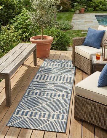 2' x 6' Easy-Clean Lattice Indoor / Outdoor Runner Rug