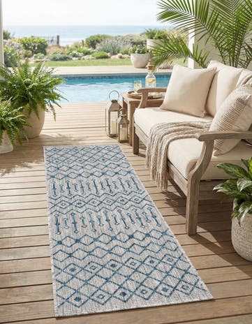 2' x 6' Easy-Clean Lattice Indoor / Outdoor Runner Rug