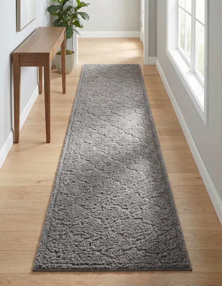 2' 7 x 10' Lattice Shag Runner Rug