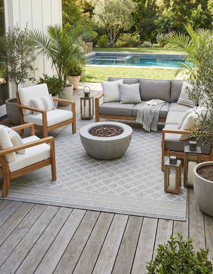 Detail image of 7' 10 x 10' Washable Lattice Indoor / Outdoor Rug