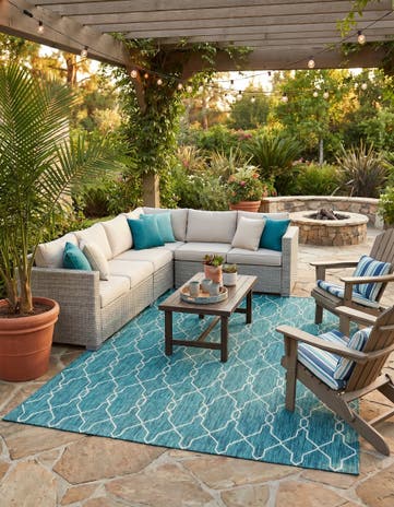 7' 10 x 11' Easy-Clean Lattice Indoor / Outdoor Rug