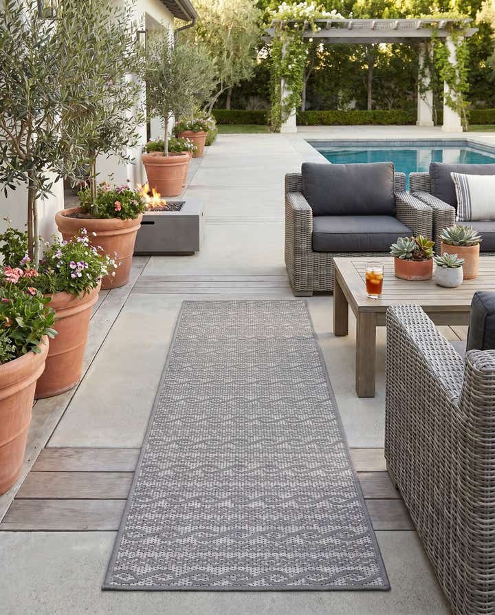 2' 2 x 6' Easy-Clean Modern Indoor / Outdoor Runner Rug