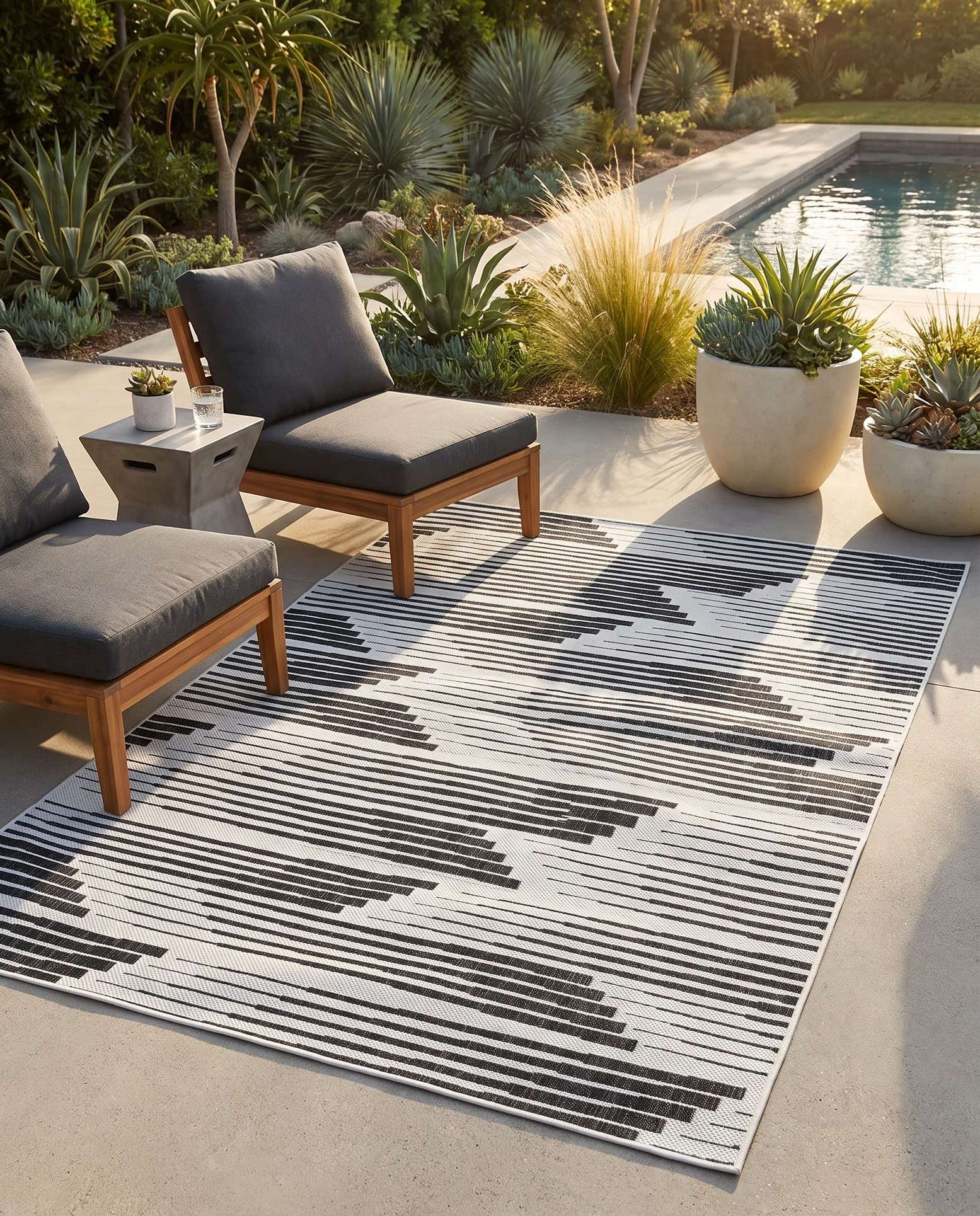 5' 3 x 8' Easy-Clean Modern Indoor / Outdoor Rug