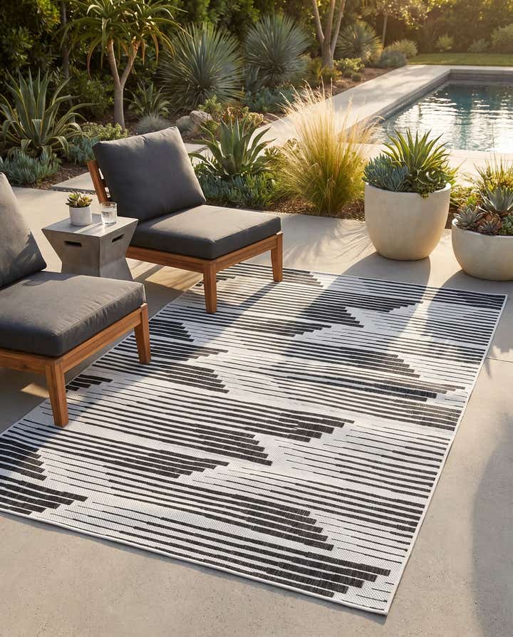 5' 3 x 8' Easy-Clean Modern Indoor / Outdoor Rug
