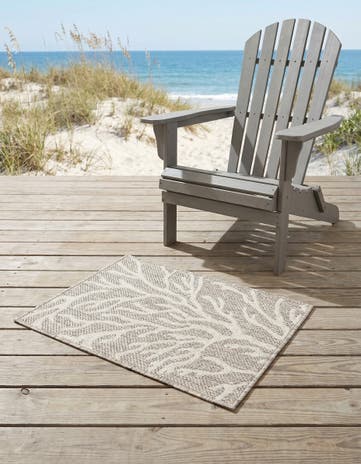 Gray Easy-Clean Coastal Indoor / Outdoor Rug