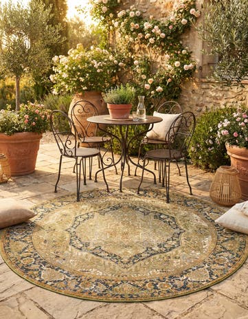 Green Easy-Clean Traditional Indoor / Outdoor Round Rug