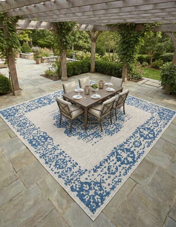 13' x 13' Easy-Clean Traditional Indoor / Outdoor Square Rug