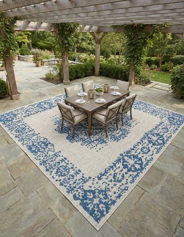13' x 13' Easy-Clean Traditional Indoor / Outdoor Square Rug