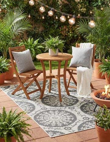 Gray Easy-Clean Botanical Indoor / Outdoor Rug