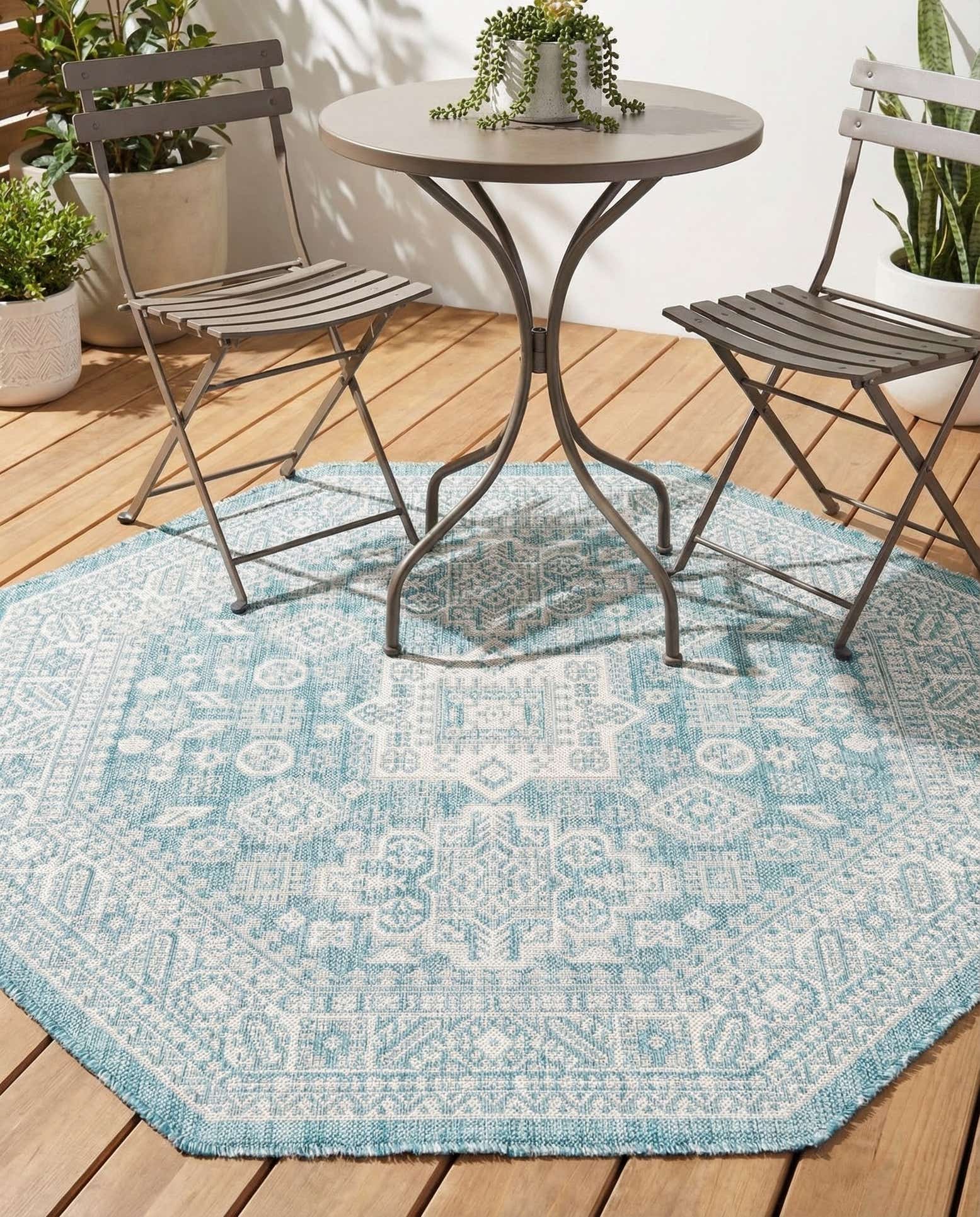 5' 3 x 5' 3 Easy-Clean Aztec Indoor / Outdoor Octagon Rug