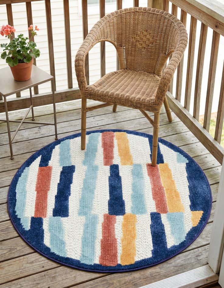 Detail image of 3' 3 x 3' 3  Washable Belize Indoor / Outdoor Round Rug