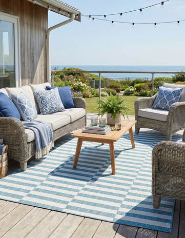 7' x 10' Easy-Clean Ribbon Indoor / Outdoor Rug