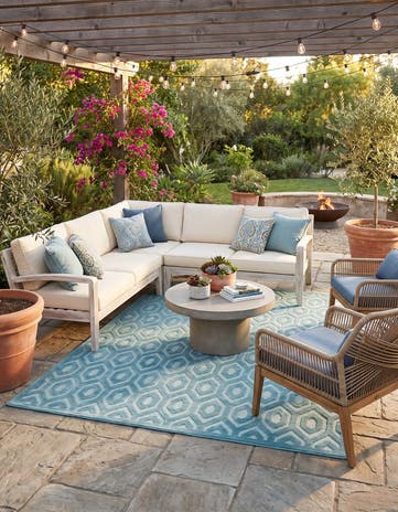 7' 10 x 10' Easy-Clean Trellis Textured Indoor / Outdoor Rug