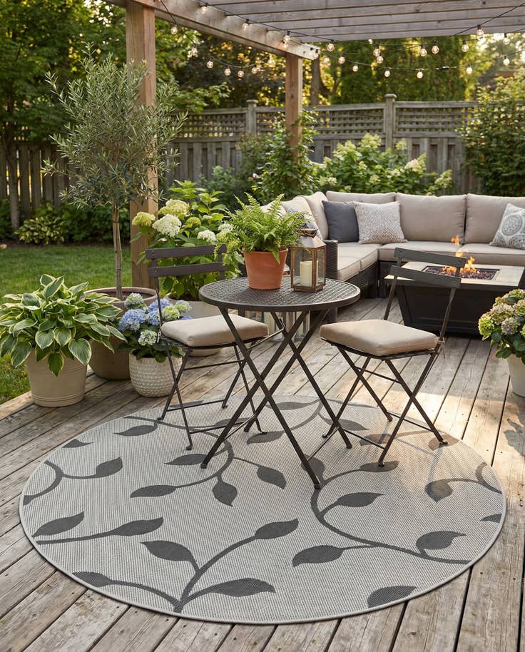 Detail image of 6' x 6' Easy-Clean Botanical Indoor / Outdoor Round Rug