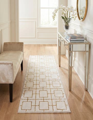 2' x 6' Marilyn Monroe™ Glam Deco Runner Rug