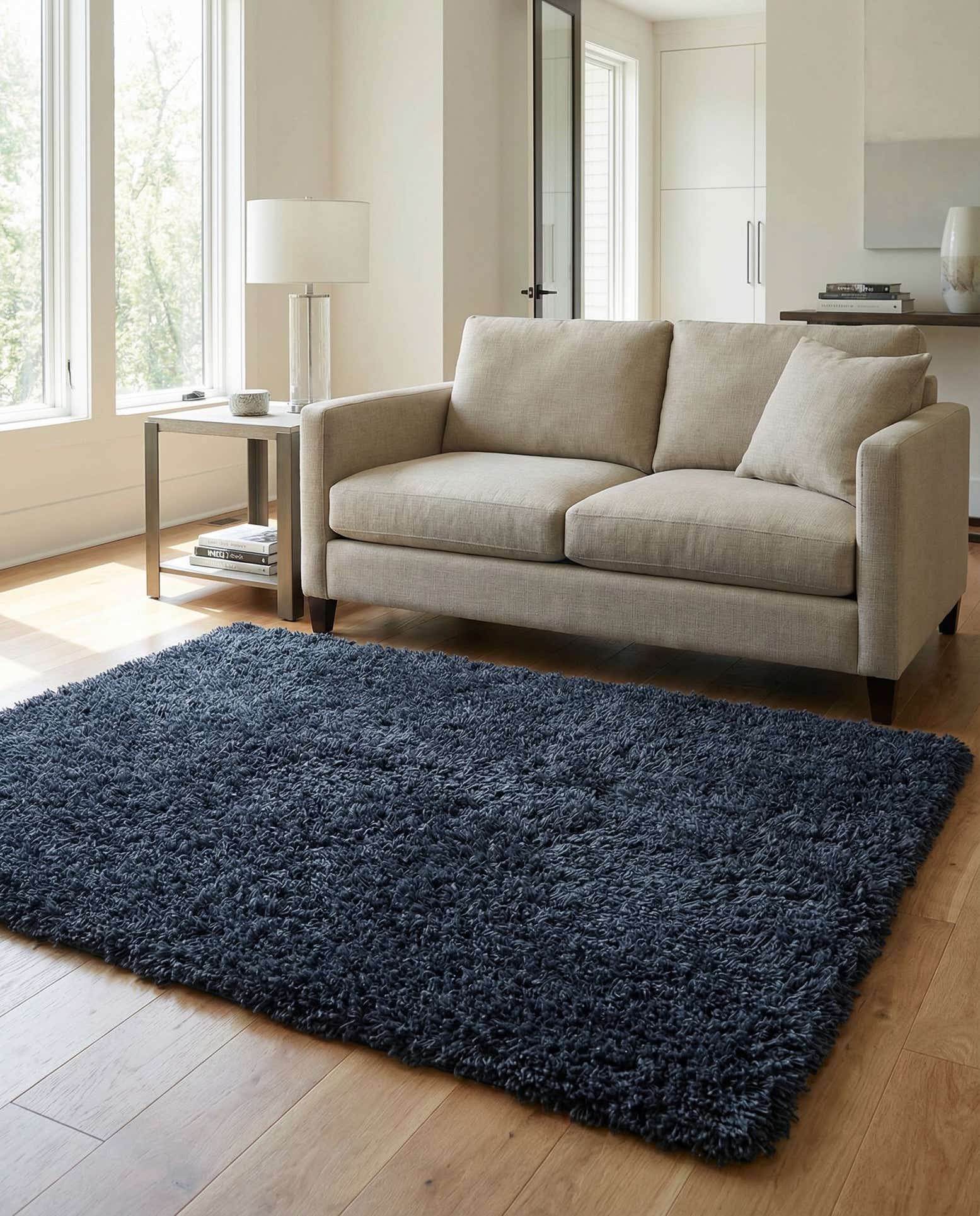 4' 8 x 6' 4 Solid Shag Rug