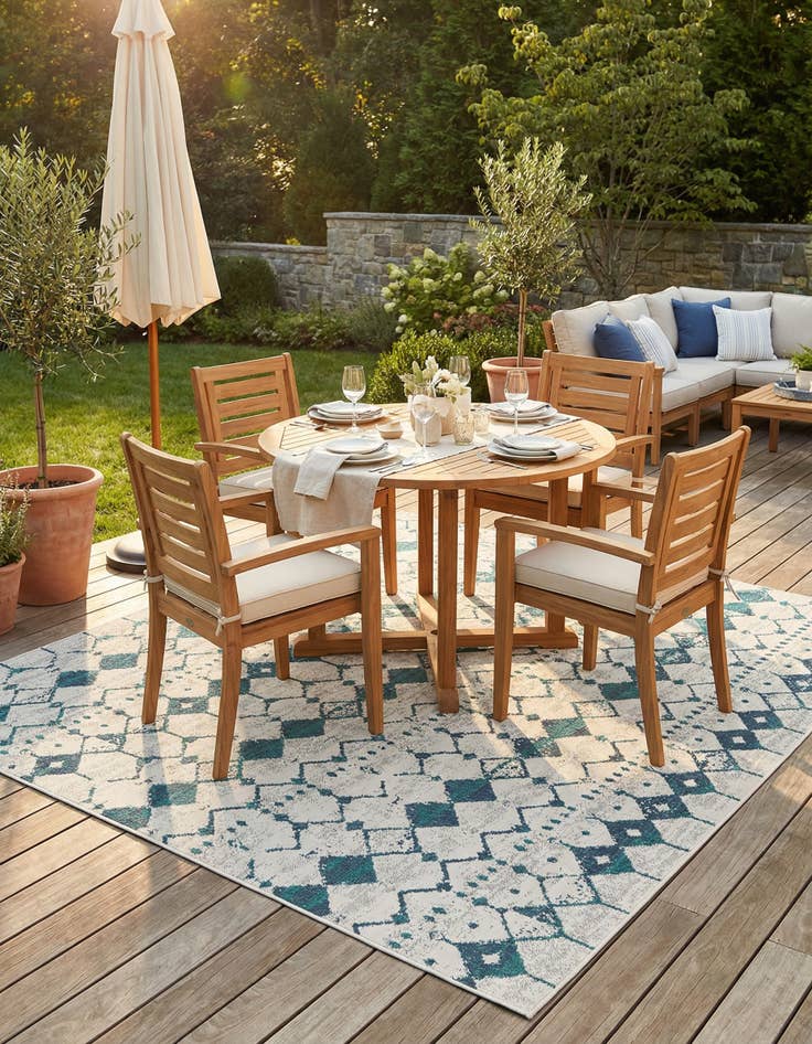 Detail image of 7' 10 x 7' 10  Washable Trellis Indoor / Outdoor Square Rug