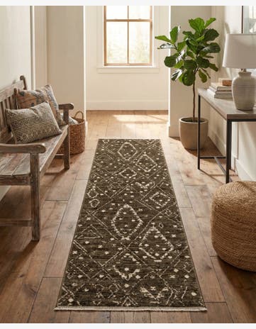 Green Grand Tradition Runner Rug