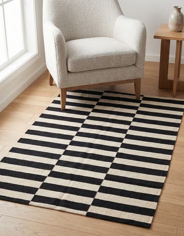 2' 7 x 4' 7 Hand Woven Kilim Modern Wool Rug