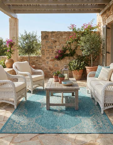5' 3 x 8' Easy-Clean Traditional Indoor / Outdoor Rug