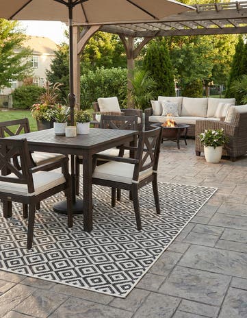 5' 3 x 8' Easy-Clean Jill Zarin Costa Rica Indoor / Outdoor Rug