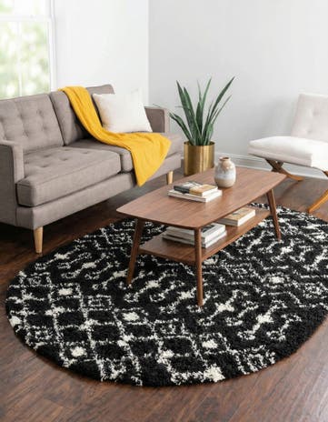 Black and White Moroccan Trellis Shag Oval Rug