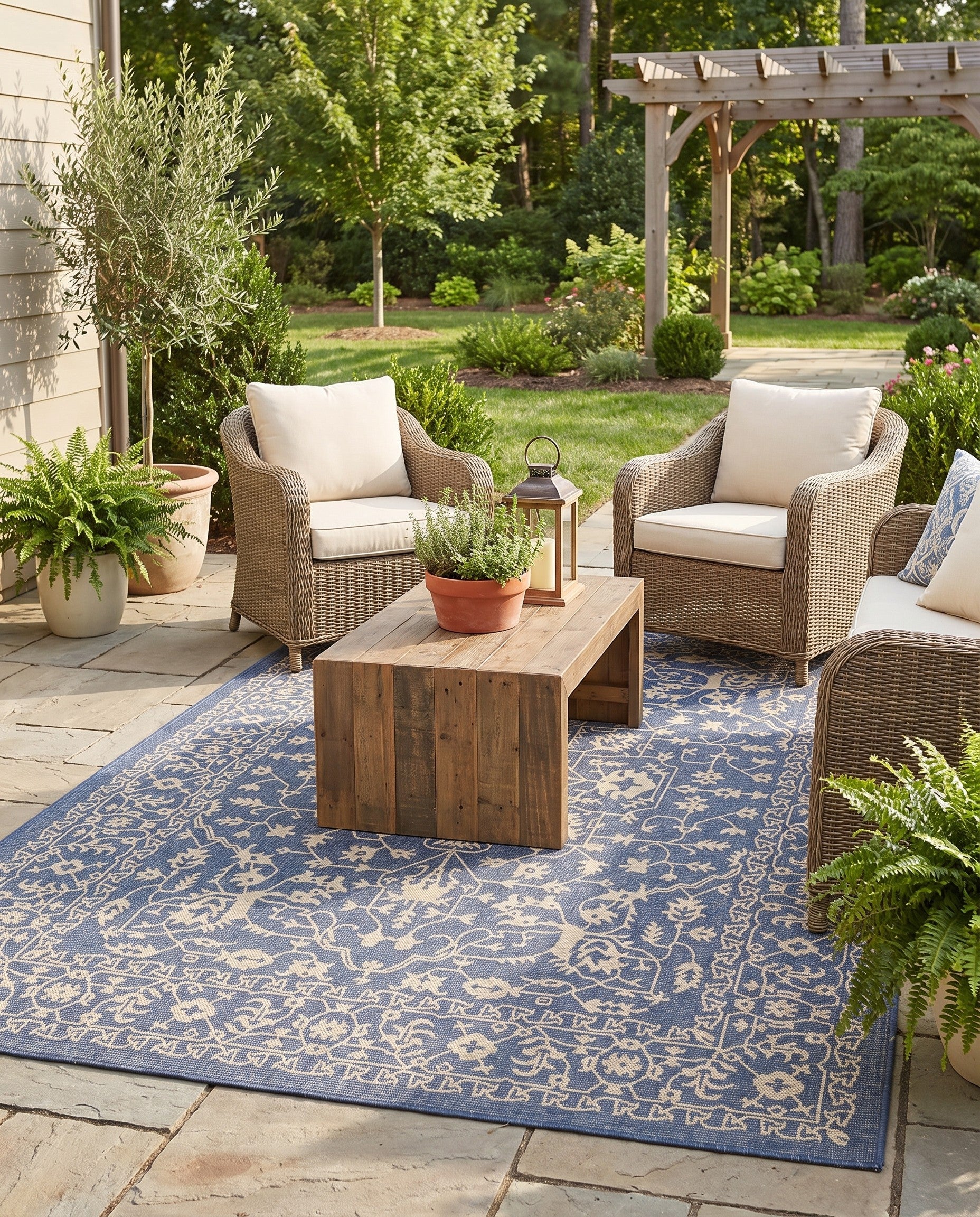 Blue Easy-Clean Botanical Indoor / Outdoor Rug