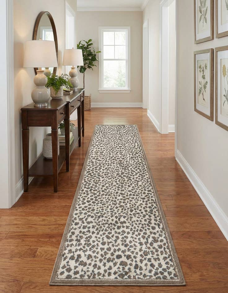 Detail image of 2' 7 x 10' Safari Runner Rug