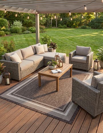 7' x 9' Easy-Clean Border Indoor / Outdoor Rug