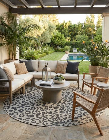 Light Gray Easy-Clean Safari Indoor / Outdoor Round Rug