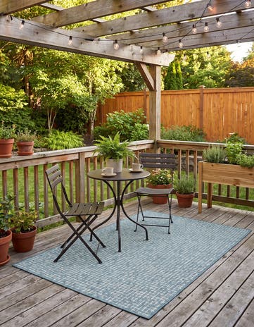 4' x 6' Easy-Clean Checkered Indoor / Outdoor Rug