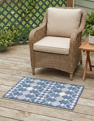 2' x 3' Easy-Clean Lattice Indoor / Outdoor Rug